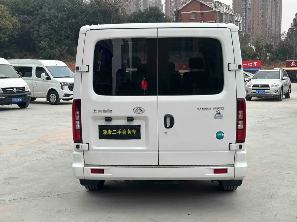 Datong Xintu V80 Xintu V80 2025 PRO 2.0T Manual Aoyuntong Short Axis Ultra-low Top 147Ps 7-9 Seats 2024 — миниатюра 5