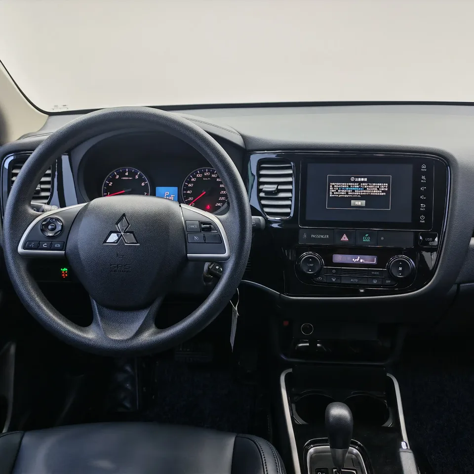 Mitsubishi Outlander 2.0L 2WD 5-seater 2023 — миниатюра 4