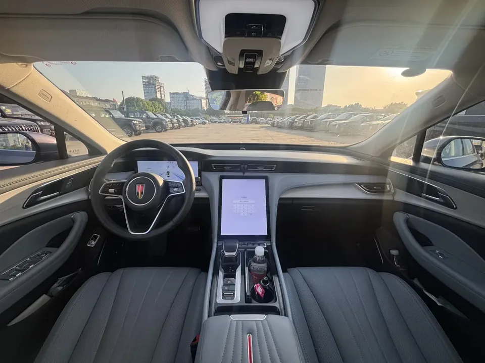 Hongqi H5 PHEV 170 Super Hybrid Edition 2025 — миниатюра 3