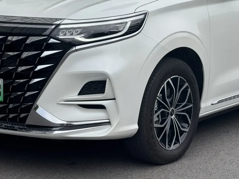 Roewe iMAX8 DMH 1.5T Lu Zun Luxury Edition 2025 — миниатюра 3