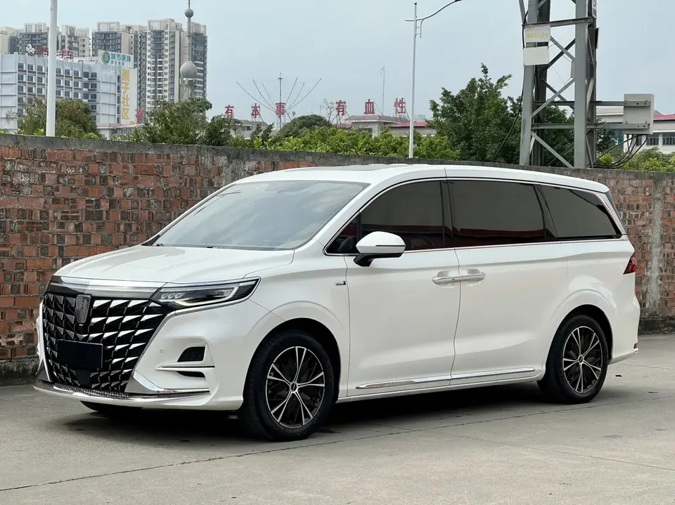 Roewe iMAX8 2023