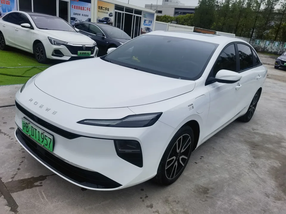 Roewe D6 520km Comfort Edition 2025 — фото 1, купить с доставкой в Москву