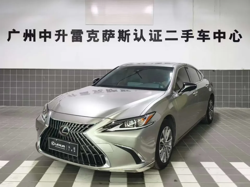 Lexus ES 2022