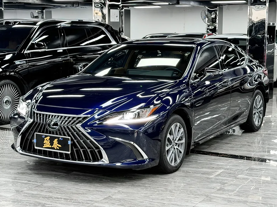 Lexus ES 2023
