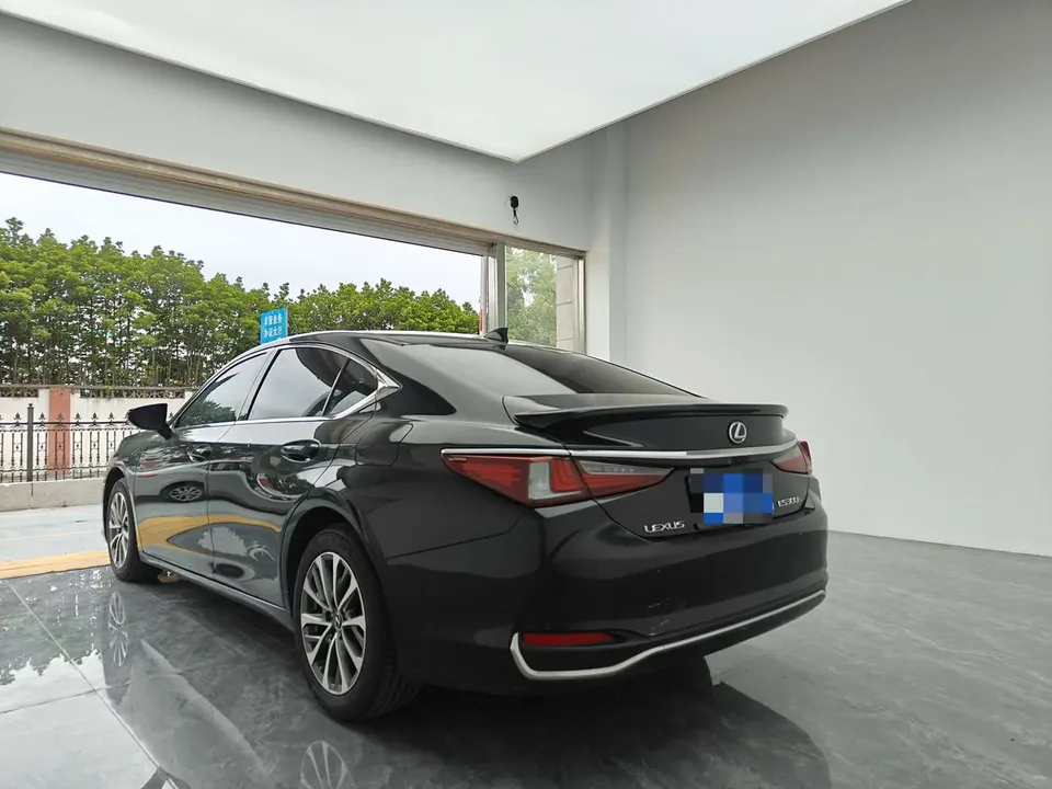 Lexus ES Lexus ES 2023 2.0L Automatic Front-wheel Drive 5-seater Parallel Import 2024 — миниатюра 4