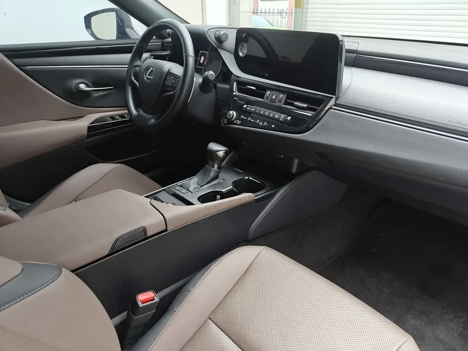 Lexus ES Lexus ES 2023 2.0L Automatic Front-wheel Drive 5-seater Parallel Import 2024 — миниатюра 5