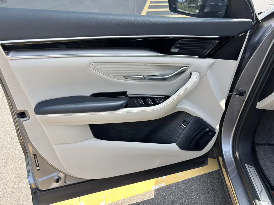 BYD Song PLUS DM DM-i 110KM 2WD Flagship PLUS 2022 — миниатюра 3