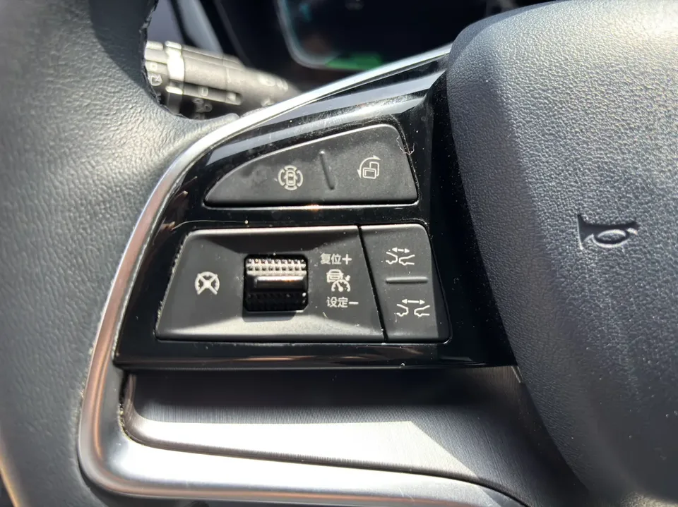 BYD Song PLUS DM DM-i 110KM 2WD Flagship PLUS 2022 — миниатюра 5