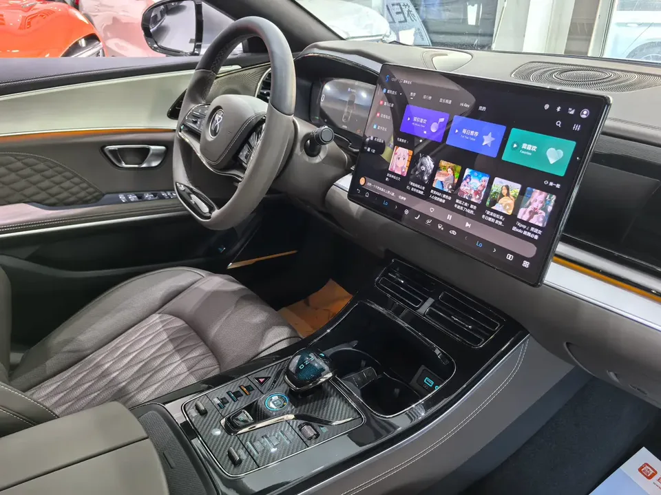 BYD Han DM DM-i Honor Edition 121KM Premium Edition 2024 — миниатюра 3