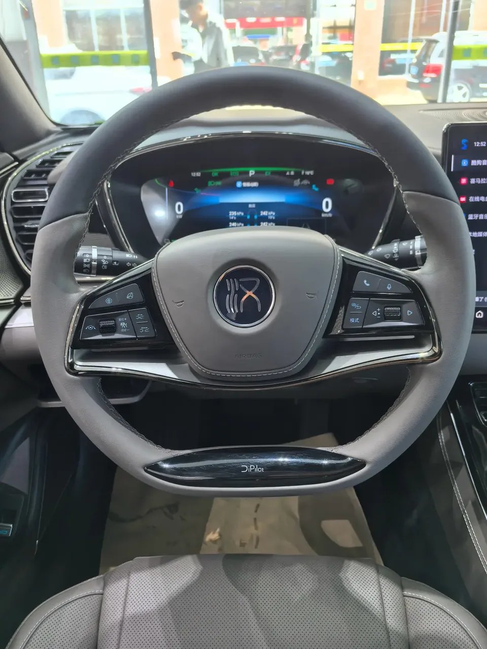 BYD Han DM DM-i Honor Edition 121KM Premium Edition 2024 — миниатюра 4