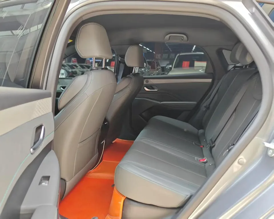 BYD Qin PLUS DM Intelligent Driving Edition DM-i 128KM Progressive Edition 2025 — миниатюра 5