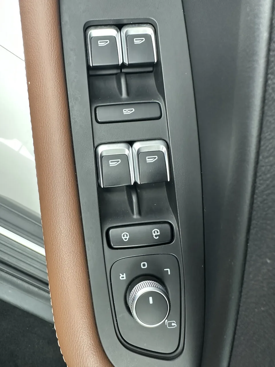 Geely Vision X6 PRO 1.4T Automatic Premium Edition 2023 — миниатюра 3