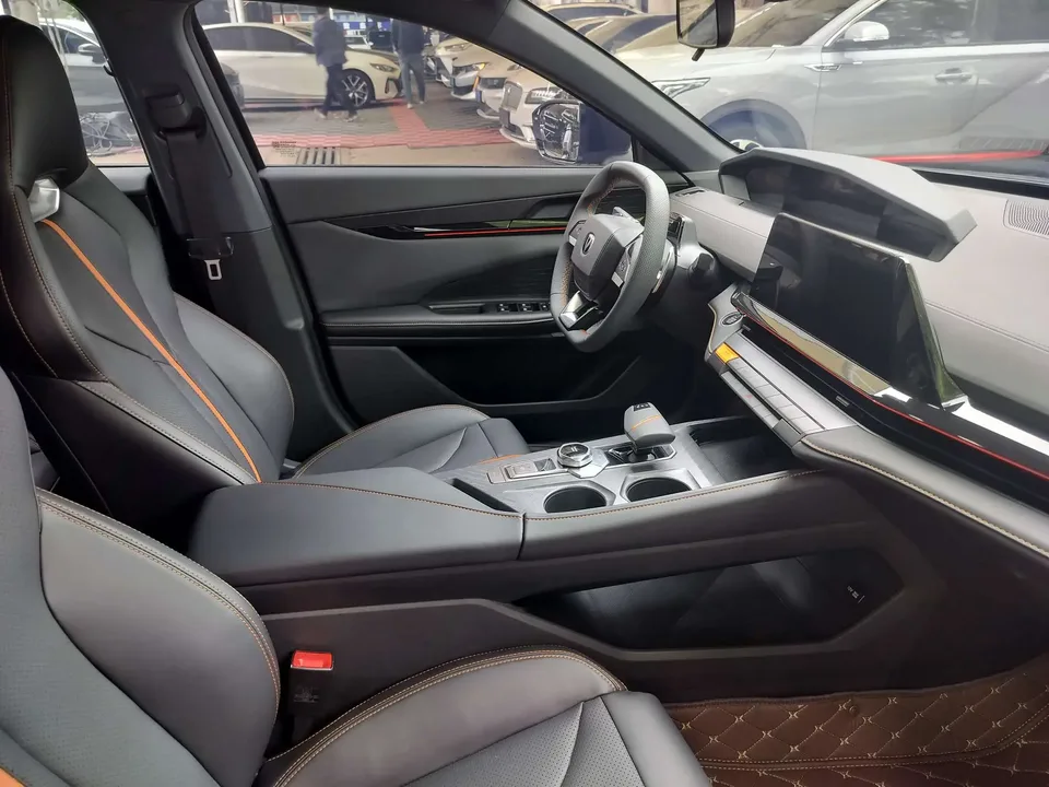 Changan UNI-V 1.5T Premium Edition 2025 — миниатюра 3