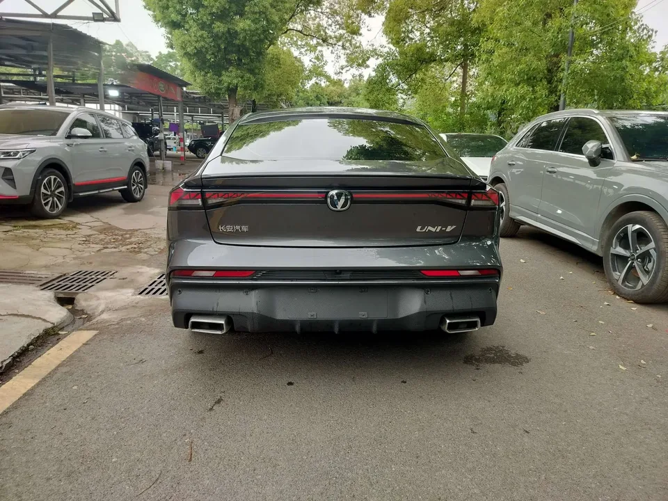 Changan UNI-V 1.5T Premium Edition 2025 — миниатюра 5