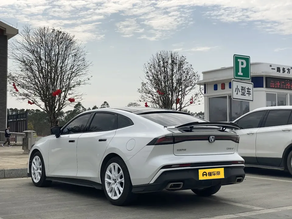 Changan UNI-V 1.5T Premium Edition 2024 — миниатюра 3