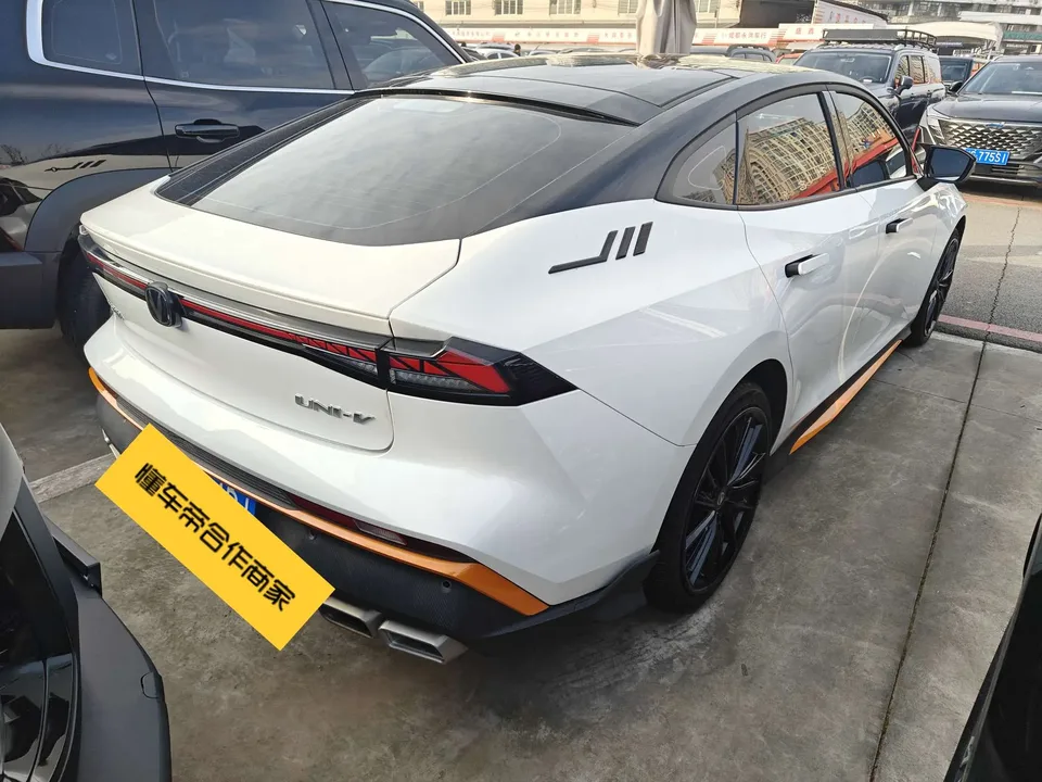 Changan UNI-V Changan UNI-V 2024 1.5T Premium Sports 2025 — thumbnail 2