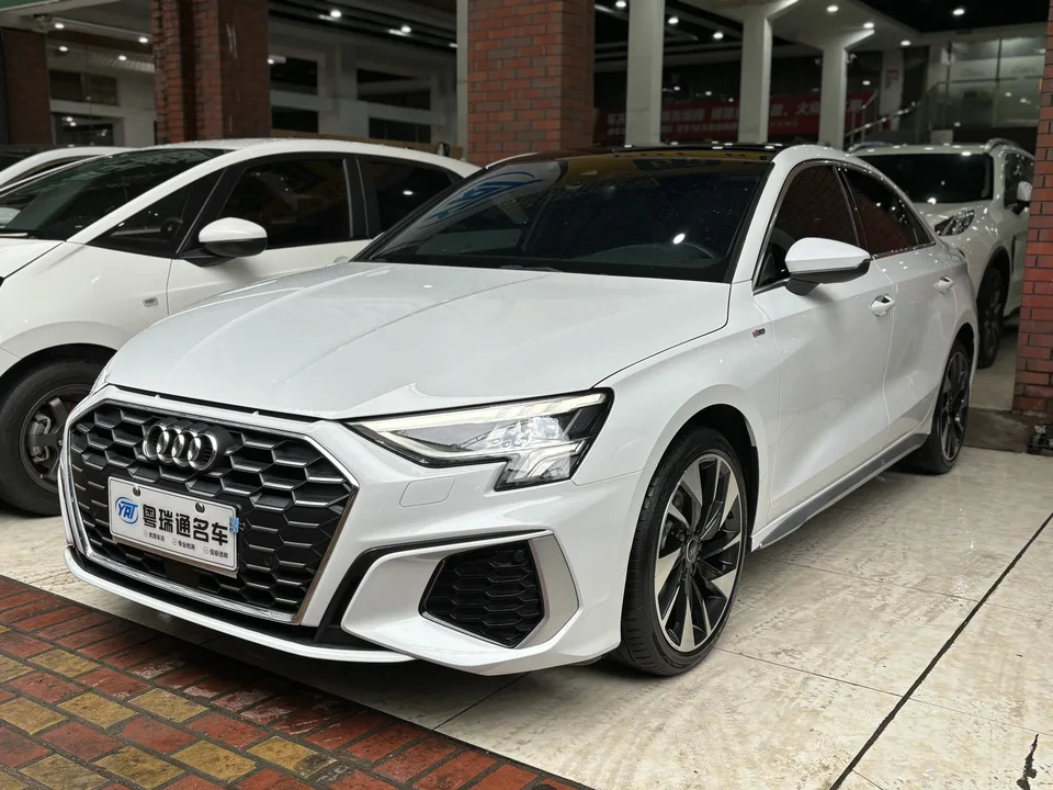 Audi A3 A3L Limousine 35 TFSI Fashionable and Elegant 2023 — фото 1, купить с доставкой в Москву