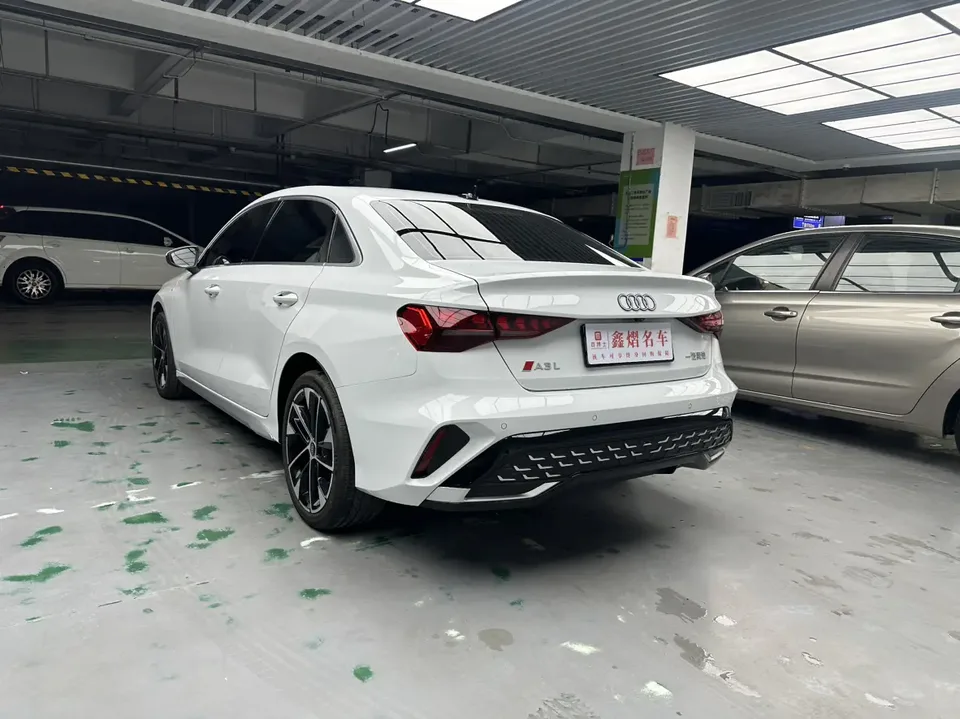 Audi A3 Audi A3 2025 A3L Limousine 35 TFSI Flying Spur Premium Edition + Luxury Package 2025 — миниатюра 5