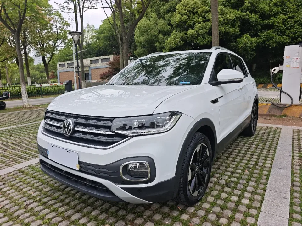 Volkswagen Explore the shadows 1.5L Automatic Joy-Link Edition 2022 — фото 1, купить с доставкой в Москву