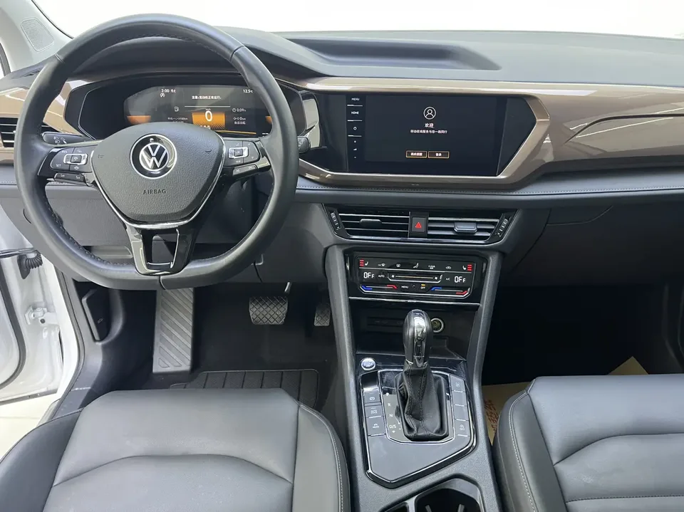 Volkswagen Tharu 280TSI 2WD Luxury Edition 2022 — миниатюра 3