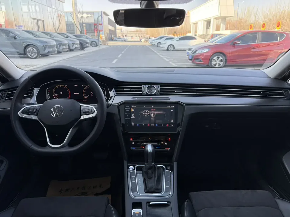 Volkswagen Magotan 330TSI DSG 30th Anniversary Edition 2022 — миниатюра 3