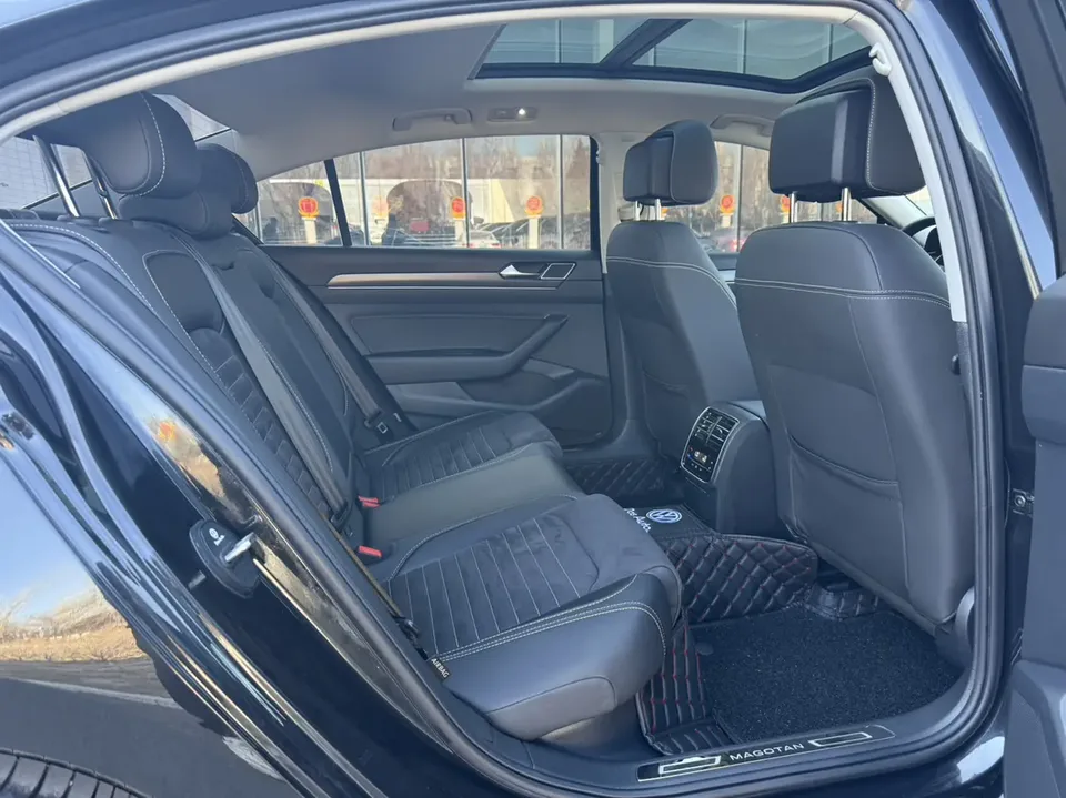 Volkswagen Magotan 330TSI DSG 30th Anniversary Edition 2022 — миниатюра 4