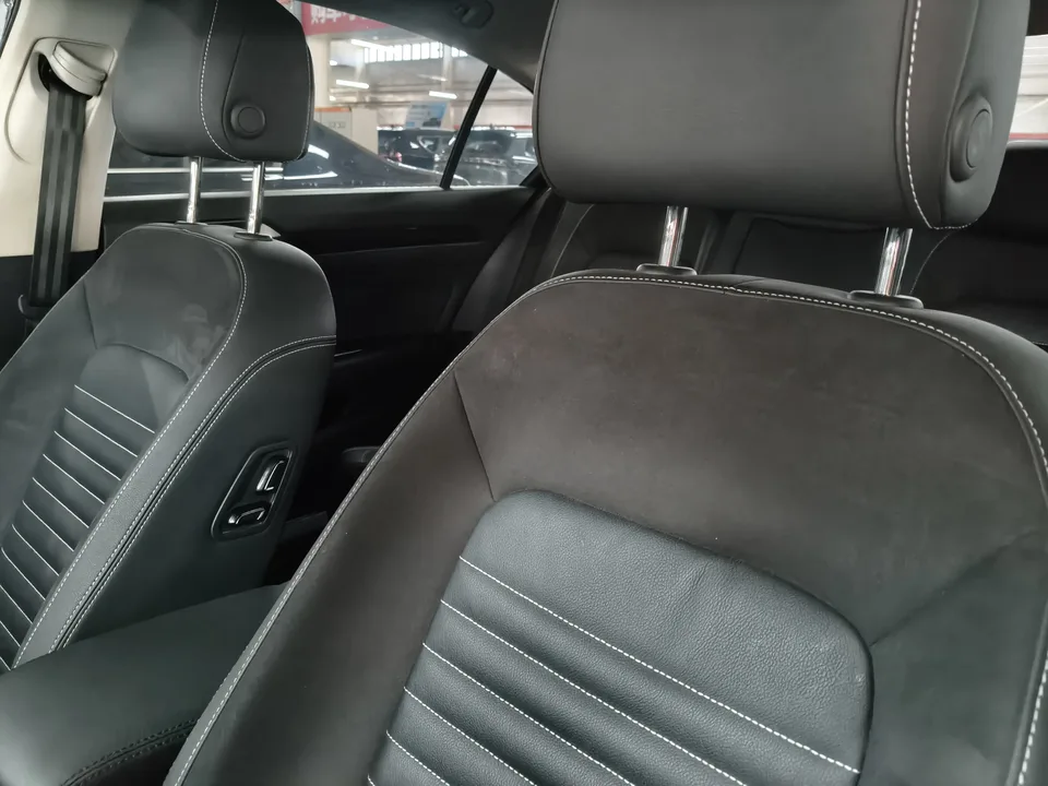 Volkswagen Magotan 330TSI DSG 30th Anniversary Edition 2022 — миниатюра 3