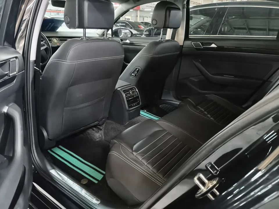 Volkswagen Magotan 330TSI DSG 30th Anniversary Edition 2022 — миниатюра 5