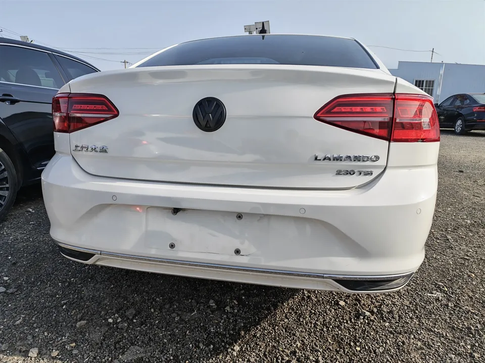 Volkswagen Lamando Lingdu 2021 230TSI DSG Fashion Edition 2022 — миниатюра 2