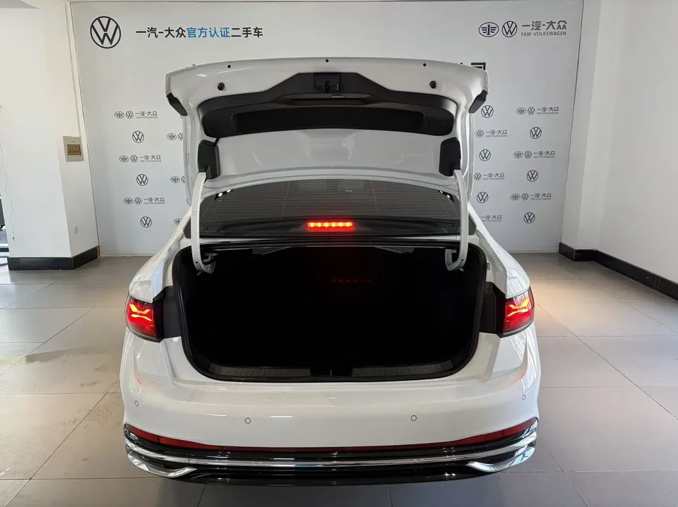 Volkswagen Sagitar 2023 Sagitar 300TSI DSG Beyond Edition 2023 — миниатюра 5