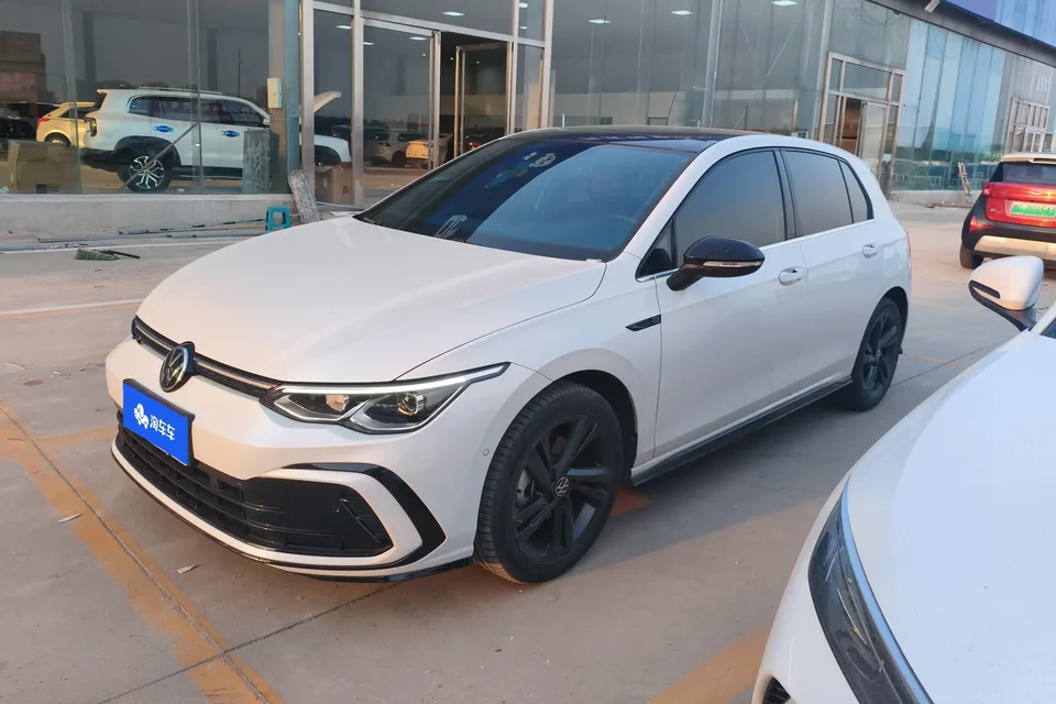 Volkswagen Golf facelift 280TSI DSG R-Line Lite 2024 — фото 1, купить с доставкой в Москву