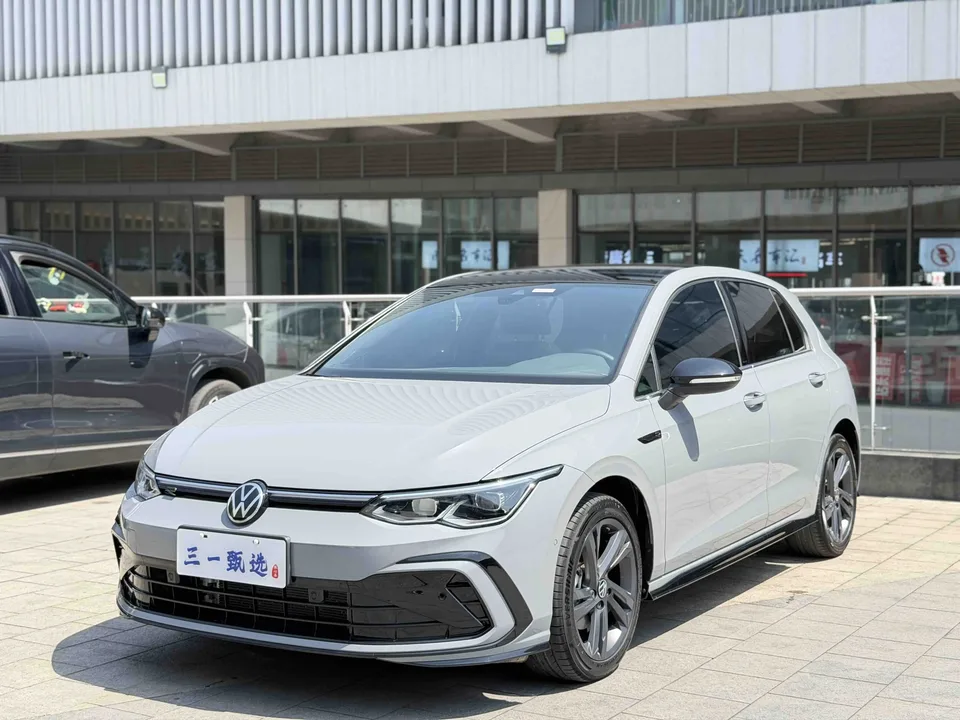 Volkswagen Golf Golf 2021 280TSI DSG R-Line 2022 — фото 1, купить с доставкой в Москву