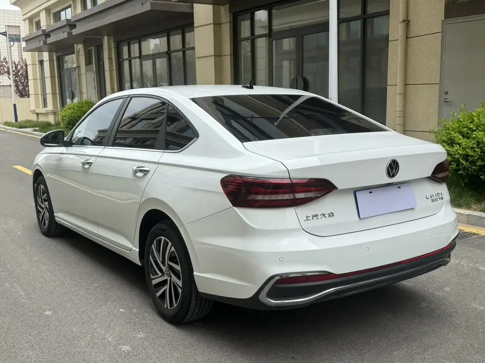Volkswagen Lavida 300TSI DSG Full Edition 2023 — миниатюра 2