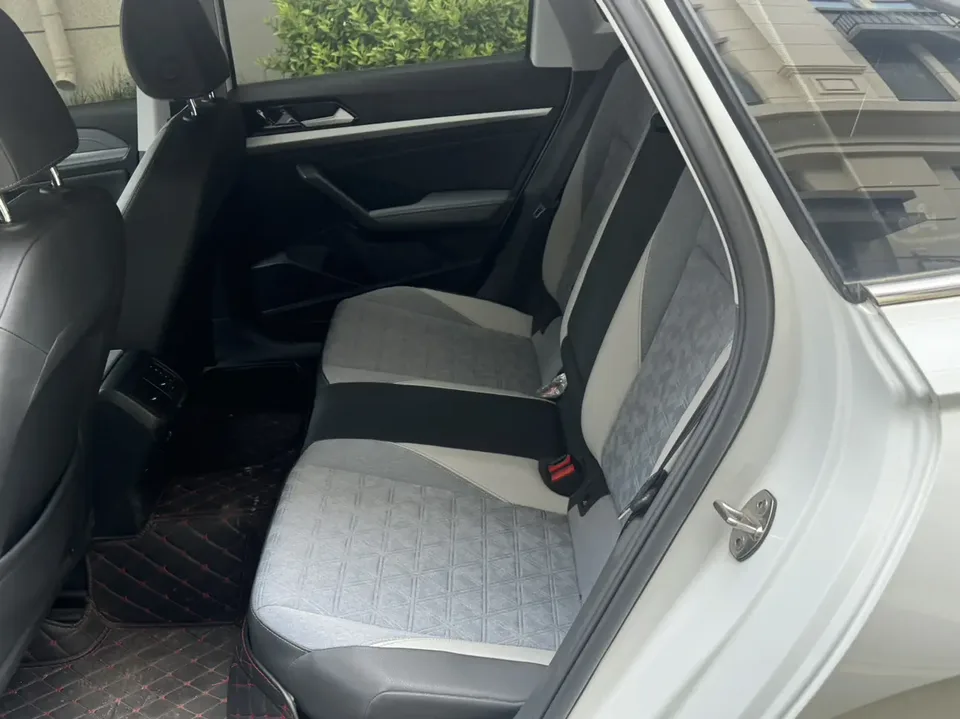 Volkswagen Lavida 300TSI DSG Full Edition 2023 — миниатюра 3