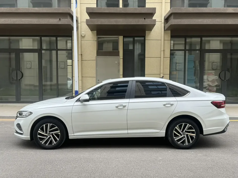 Volkswagen Lavida 300TSI DSG Full Edition 2023 — миниатюра 4