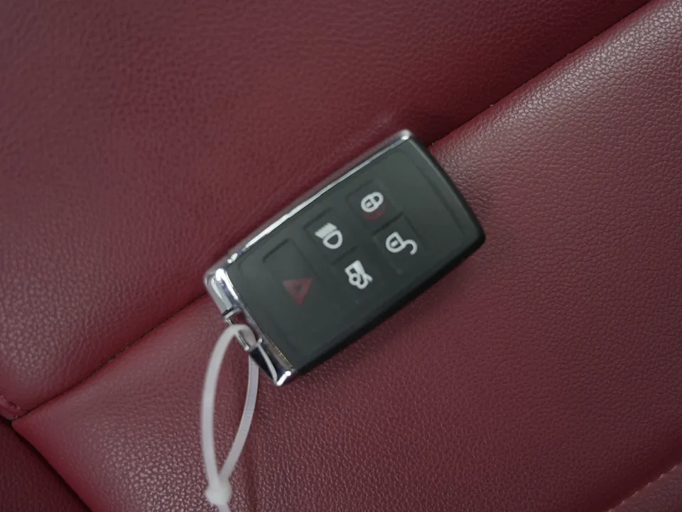 Jaguar XEL Jaguar XEL 2024 2.0T 250PS R-DYNAMIC S Progressive Sports Edition 2024 — thumbnail 2