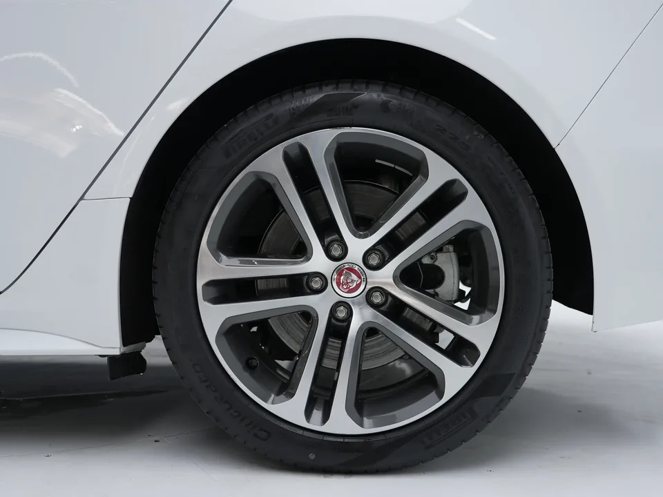 Jaguar XEL Jaguar XEL 2024 2.0T 250PS R-DYNAMIC S Progressive Sports Edition 2024 — thumbnail 3