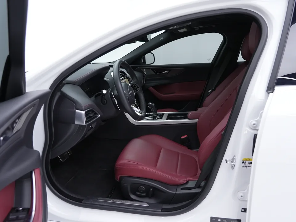 Jaguar XEL Jaguar XEL 2024 2.0T 250PS R-DYNAMIC S Progressive Sports Edition 2024 — thumbnail 4
