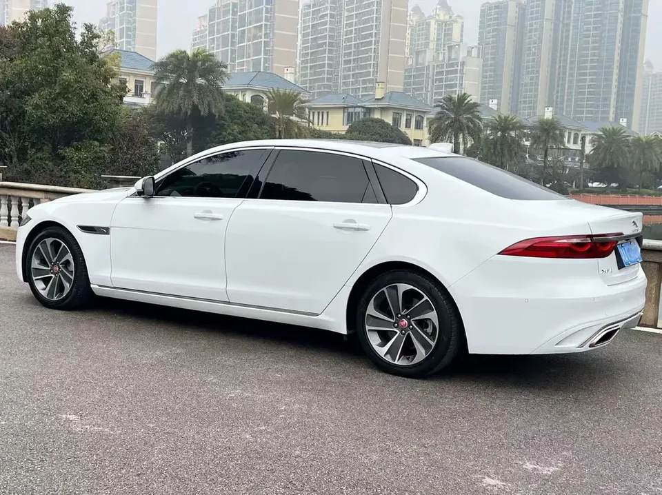 Jaguar XFL XFL 2022 2.0T P200 Two-wheel drive Elite Deluxe Edition 2023 — thumbnail 4