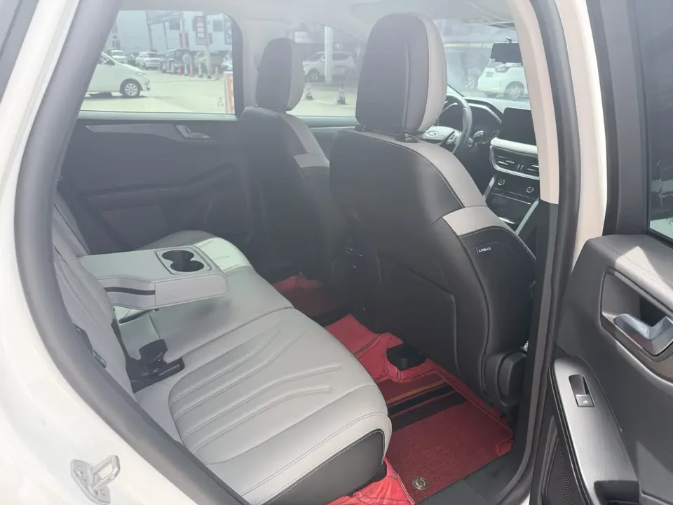 Ford Escape EcoBoost 245 2WD Leisure Edition 2022 — миниатюра 3