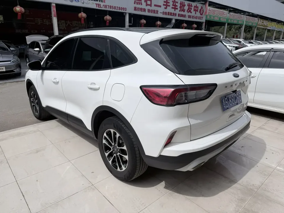 Ford Escape EcoBoost 245 2WD Leisure Edition 2022 — миниатюра 4