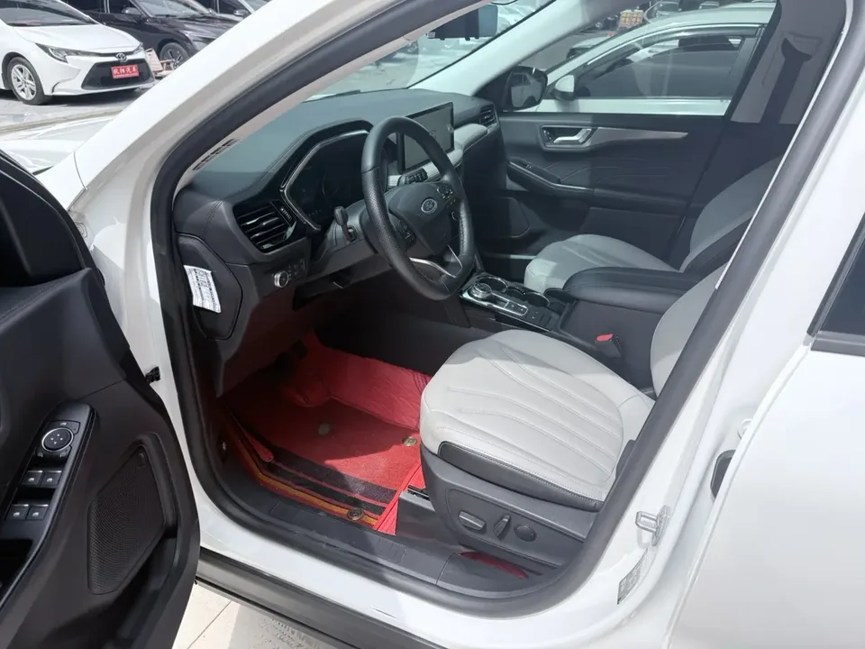 Ford Escape EcoBoost 245 2WD Leisure Edition 2022 — миниатюра 5
