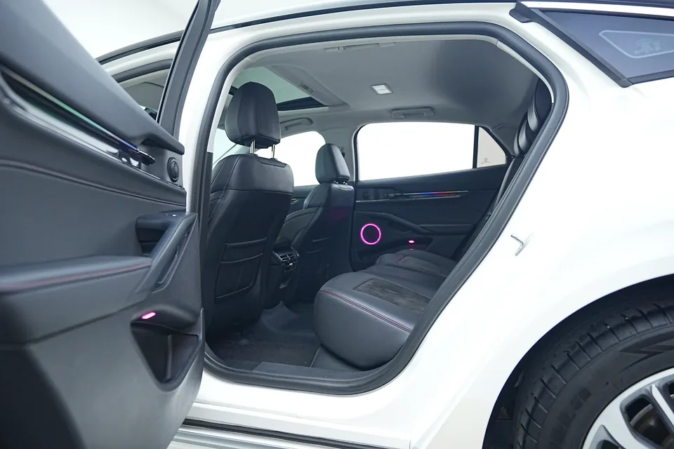Ford Mondeo facelift EcoBoost 245 luxury model 2024 — миниатюра 4