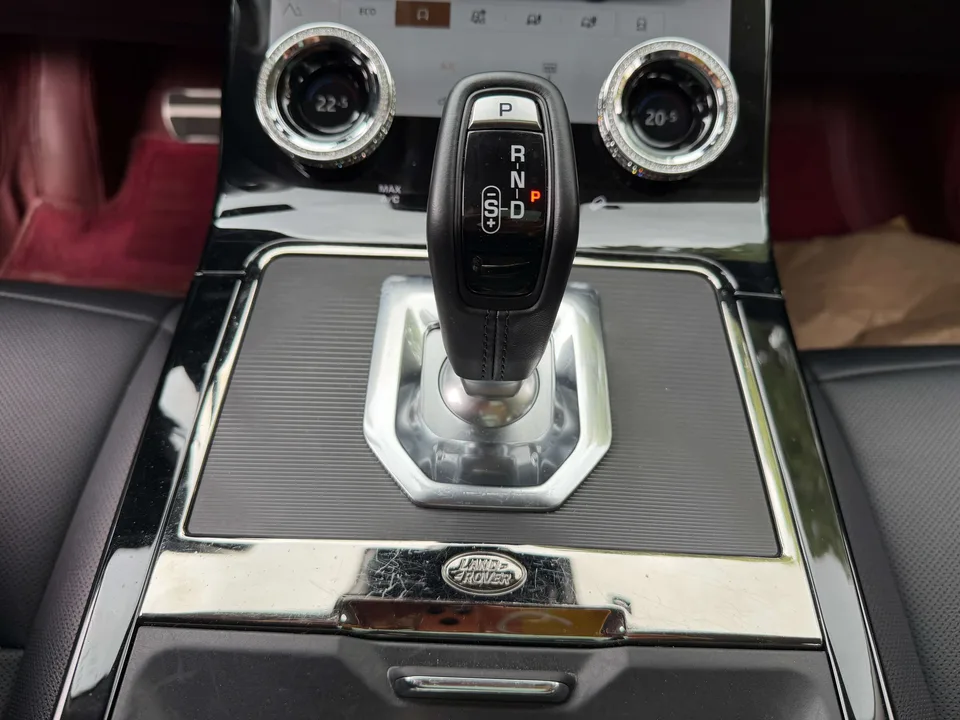 Land Rover Range Rover Evoque Aurora L 249PS Corinthian Bronze Special Edition 2023 — миниатюра 3