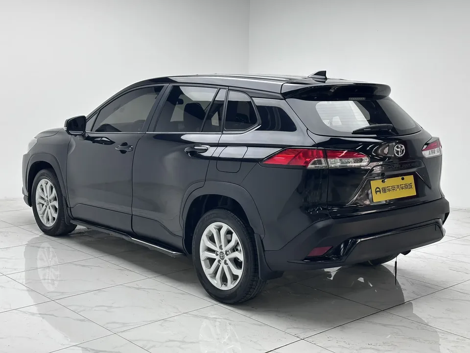 Toyota Frontlander 2.0L CVT Leading Edition 2022 — миниатюра 2