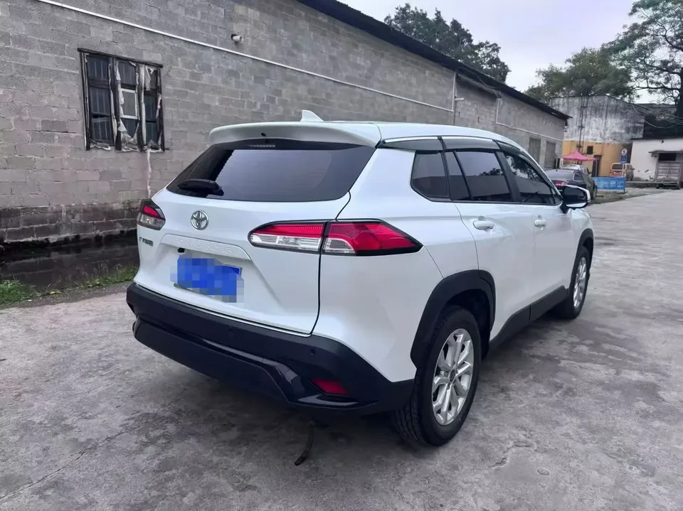 Toyota Frontlander 2.0L CVT Premium Edition 2023 — миниатюра 2