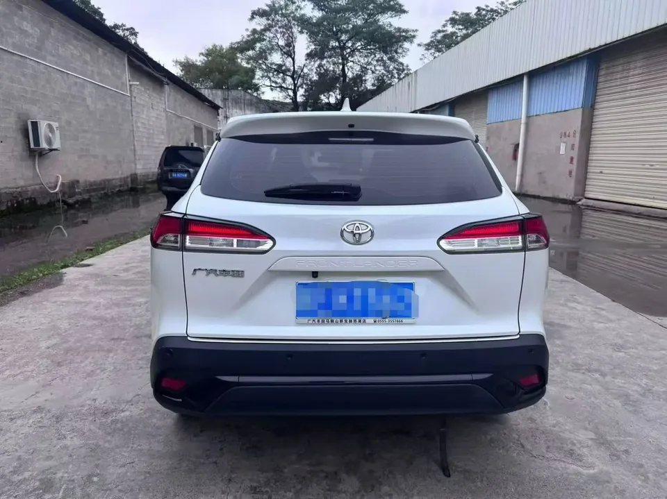 Toyota Frontlander 2.0L CVT Premium Edition 2023 — миниатюра 4