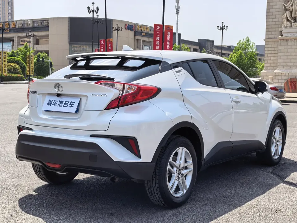 Toyota C-HR 2.0L Comfort Edition 2023 — миниатюра 2