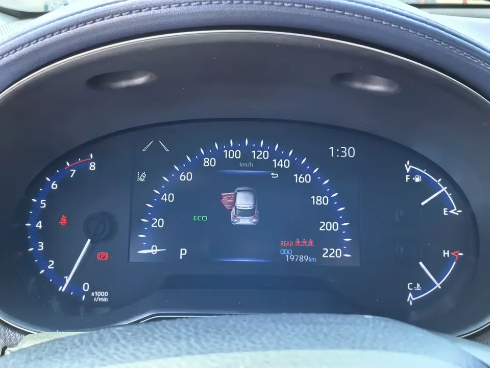 Toyota C-HR 2.0L Comfort Edition 2023 — миниатюра 4