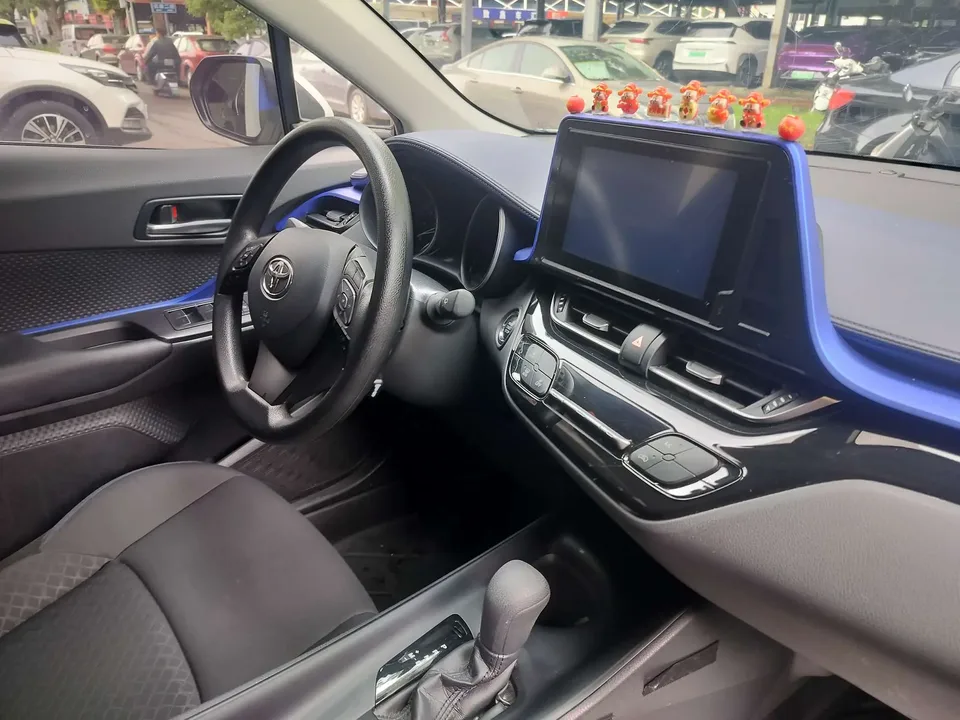 Toyota C-HR 2.0L Comfort Edition 2022 — миниатюра 3